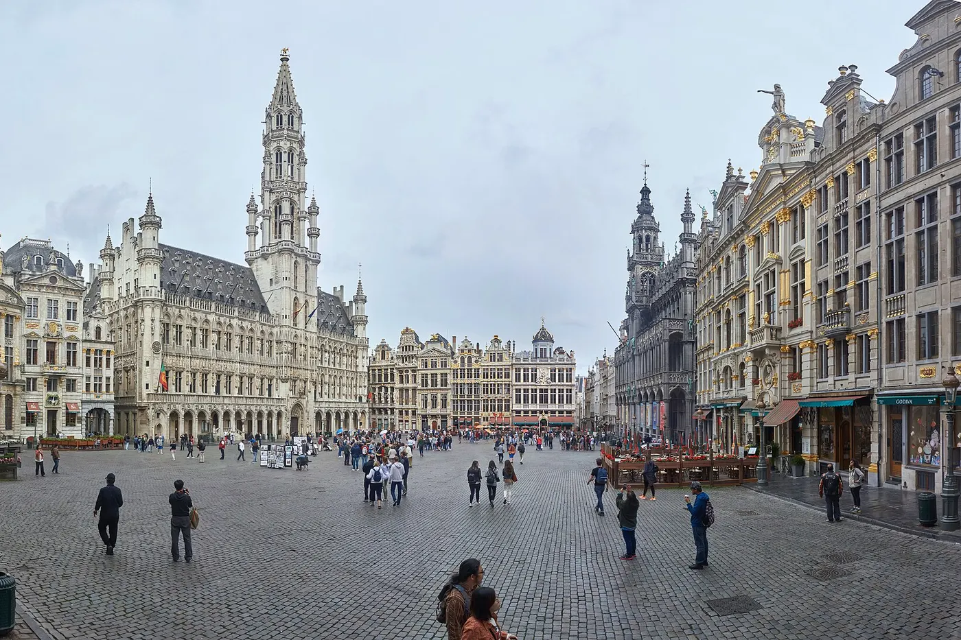 Vue lumineuse de Bruxelles et Gand
