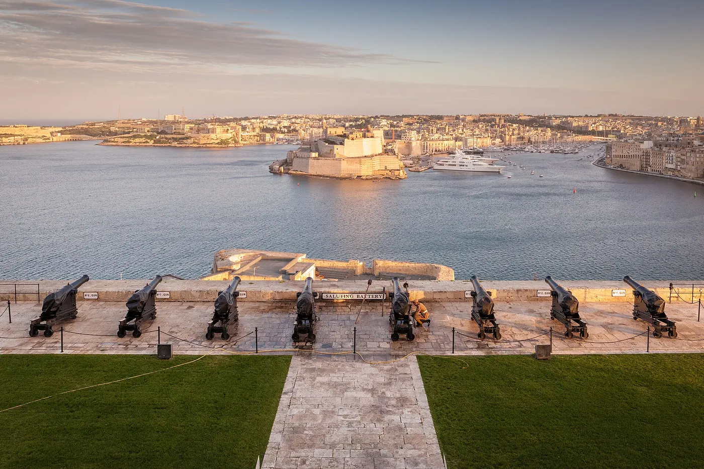 Vue lumineuse de Malte / La Valette