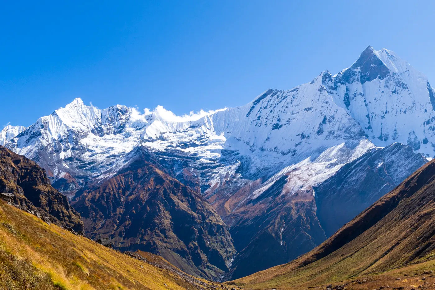 Vue lumineuse de Népal / Katmandou et les Annapurnas