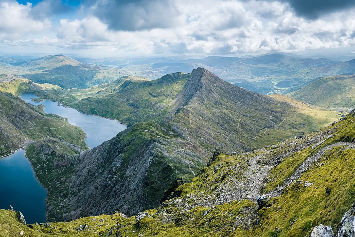 Vue lumineuse de Pays de Galles et Snowdonia