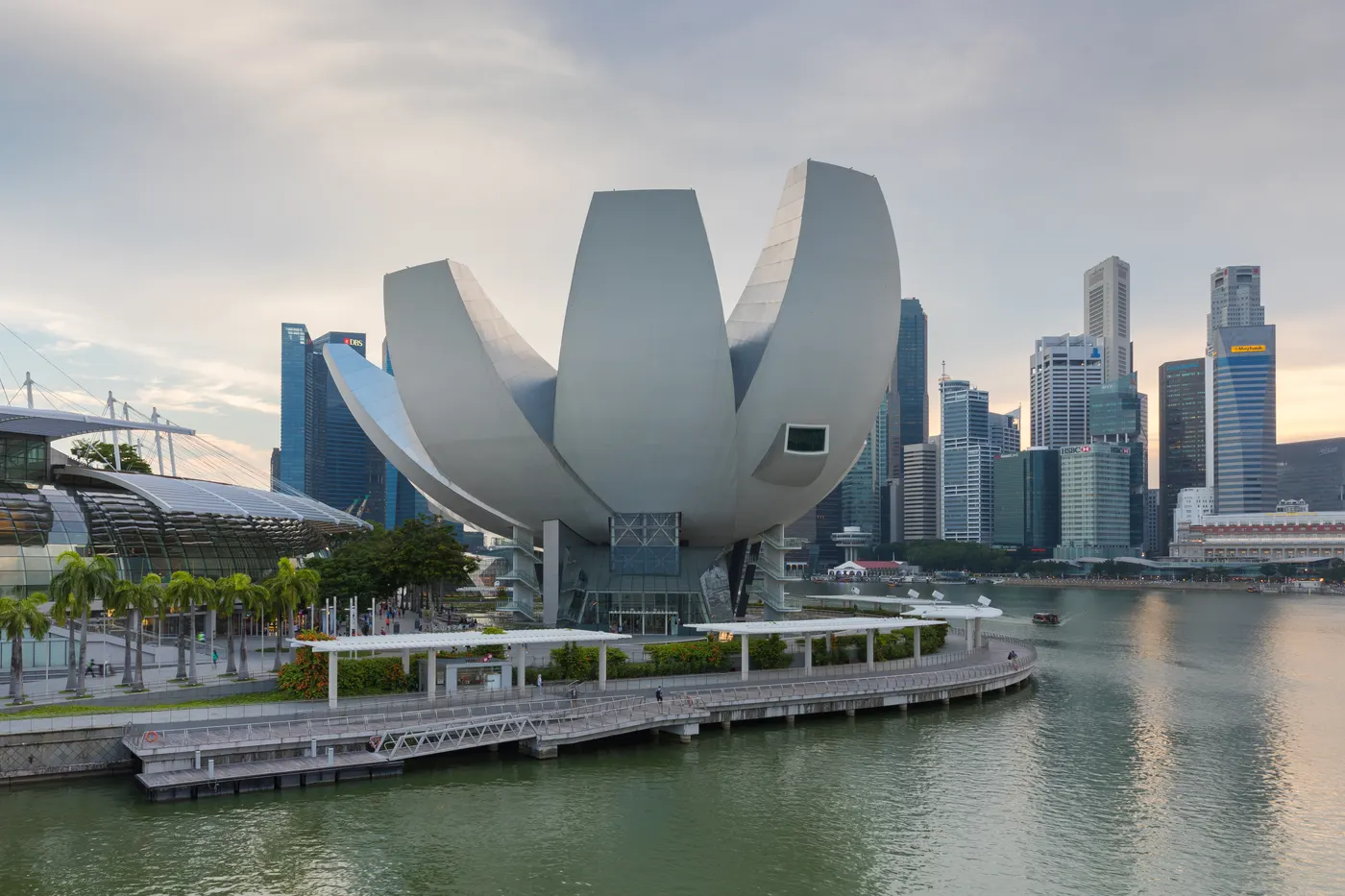 Vue lumineuse de Singapour
