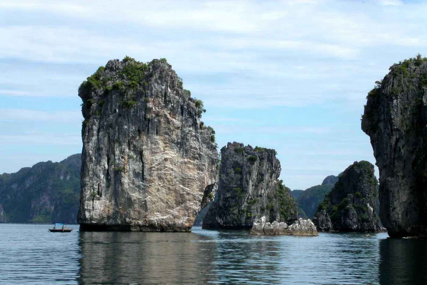 Vue lumineuse de Vietnam / Hanoï et baie d’Ha Long