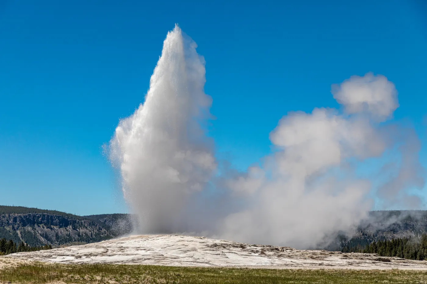 Vue lumineuse de Yellowstone et le Wyoming
